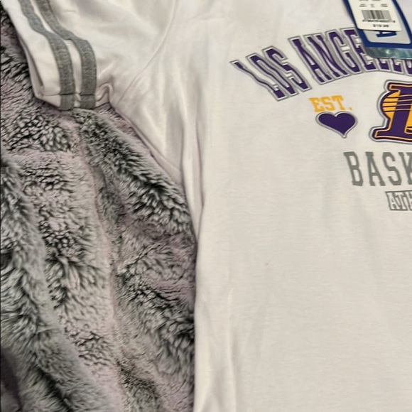 Women’s LA Lakers Short Sleeve Shirt - Picture 5 of 9